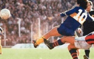 subasta-por-una-camiseta-que-uso-maradona-en-boca